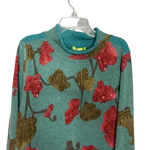 Trisha Tyler Sweaters - Trisha Tyler sweater flowers green turquoise women’s size small